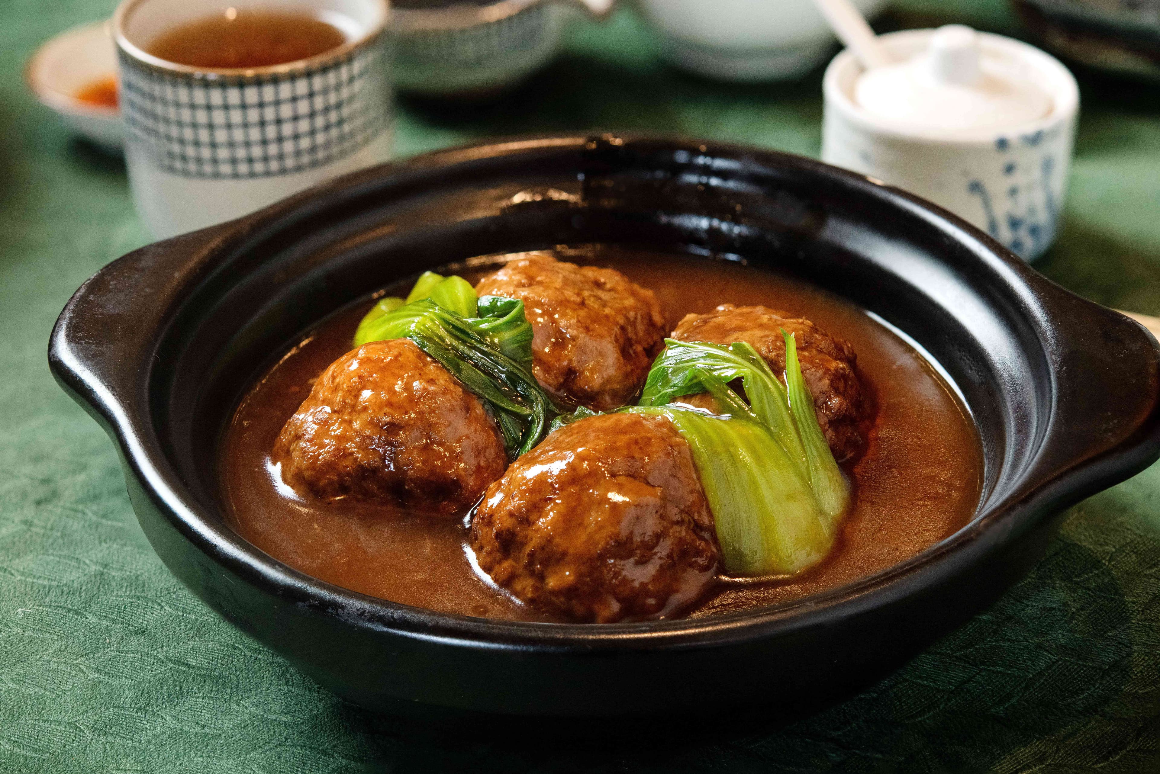 Braised Lion's Head Meatballs (狮子头)